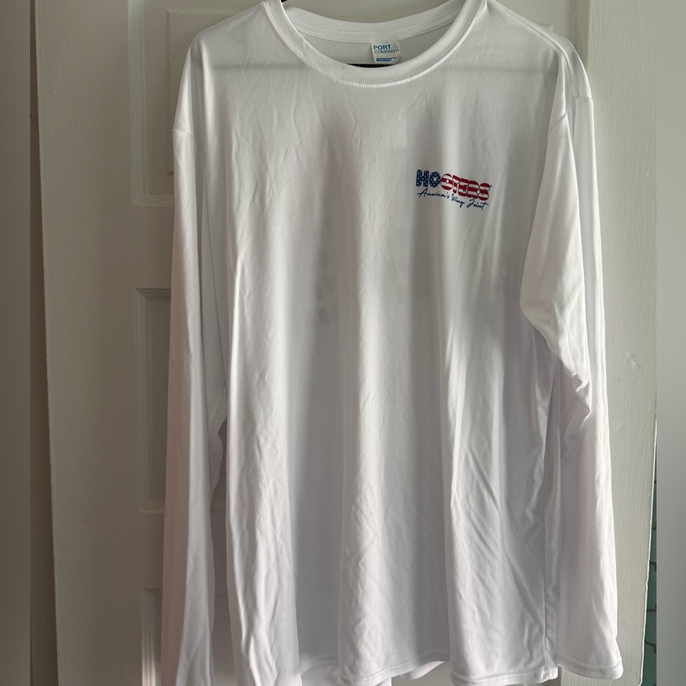 NWT men’s Hooters long sleeve patriotic shirt